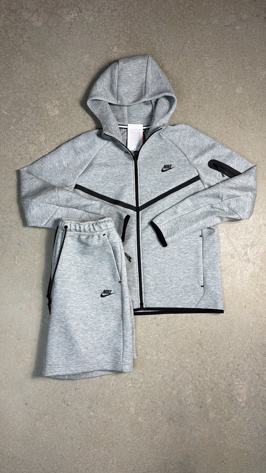 Nike Tech (Shorts set) - Grey